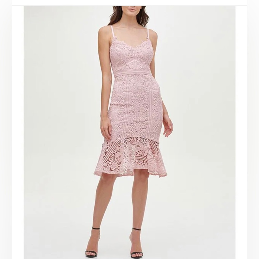 Guess
V-Neck Sleeveless Flounce Hem Floral Lace Sheath Dress